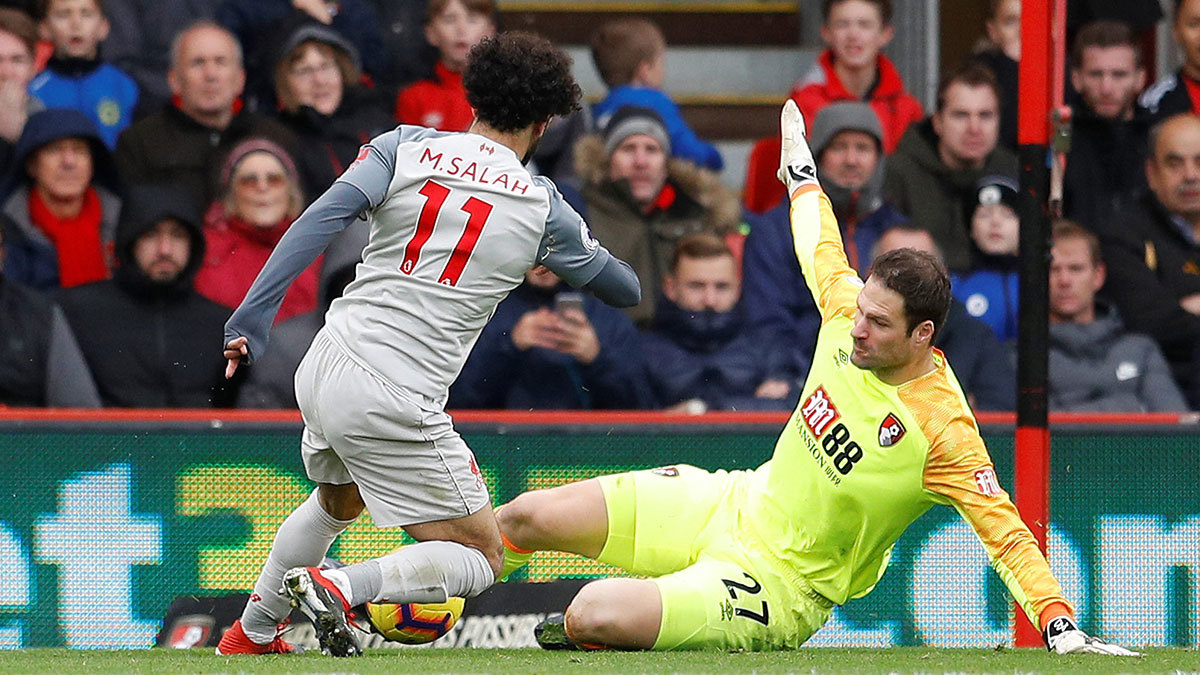 بعد تألقه في مباراة ليفربول وبورنموث.. معلق "بي بي سي" يقارن بين محمد صلاح ومارادونا