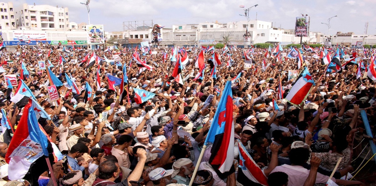 "الحشد الأضخم على الإطلاق".. حشود جنوبية في عدن دعمًا لـ"المجلس الانتقالي" (فيديو وصور)