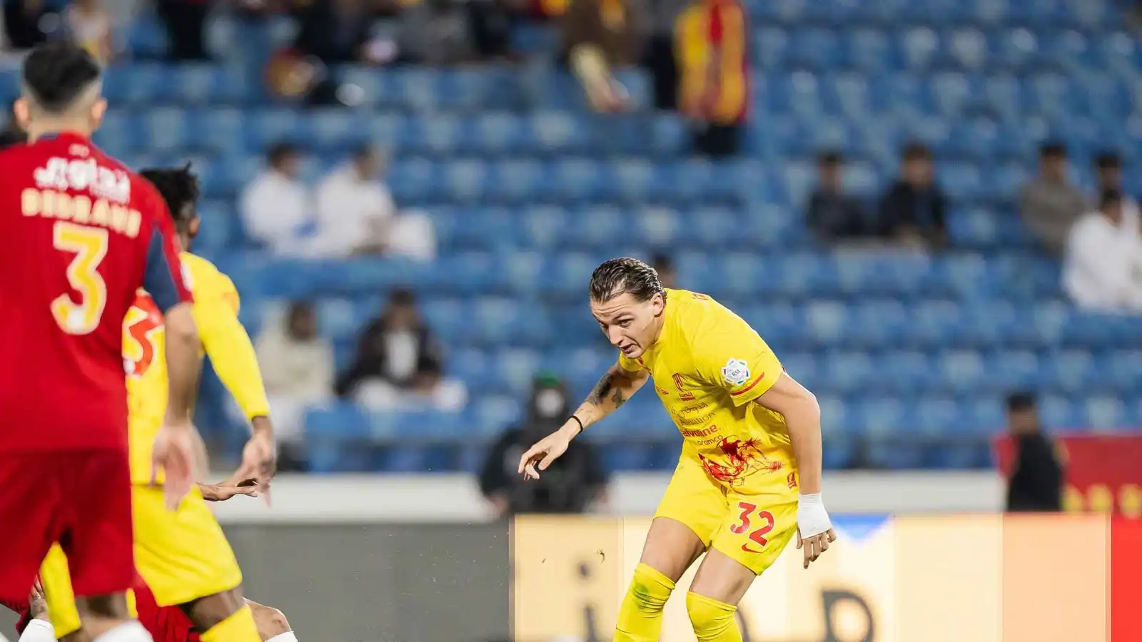 ترتيب الدوري السعودي بعد تعادل القادسية أمام ضمك (فيديو)