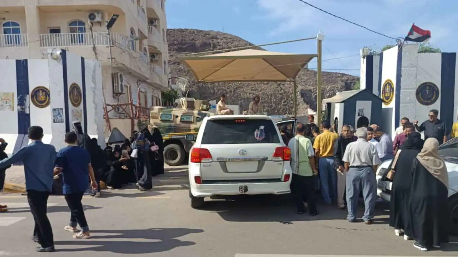 حذّر من عواقب إغلاق مقاره.. "الانتقالي الجنوبي" يؤكد تمسكه بـ"استعادة الدولة"