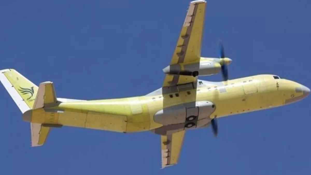 لأغراض مدنية وعسكرية.. إيران تختبر طائرة "سيمرغ" محليّة الصنع