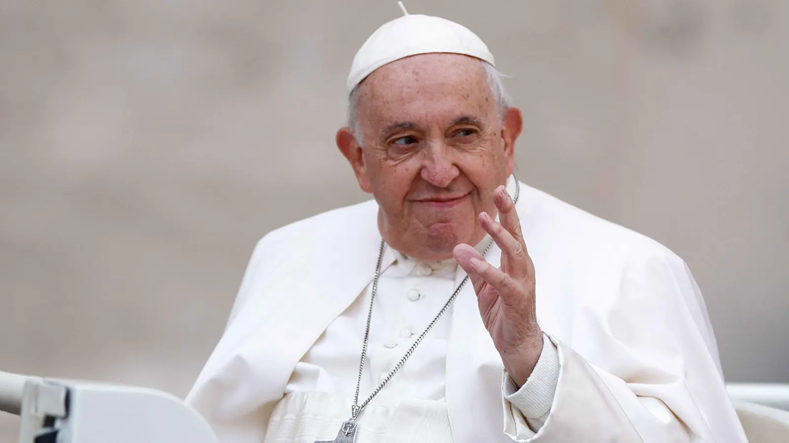 مصدر في الفاتيكان: الوضع الصحي للبابا "مستقر"