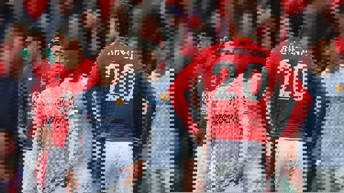 الاتحاد الإنجليزي يحقق في واقعة بصق بودينسي على جونسون (فيديو)