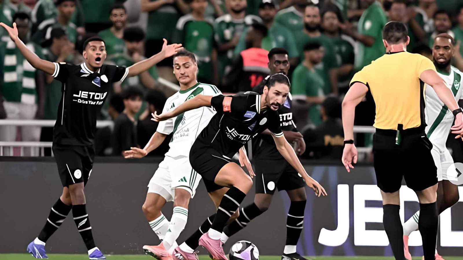 بعد ندمه واعتذاره.. اتحاد الكرة الجزائري يصدم ياسين عدلي 