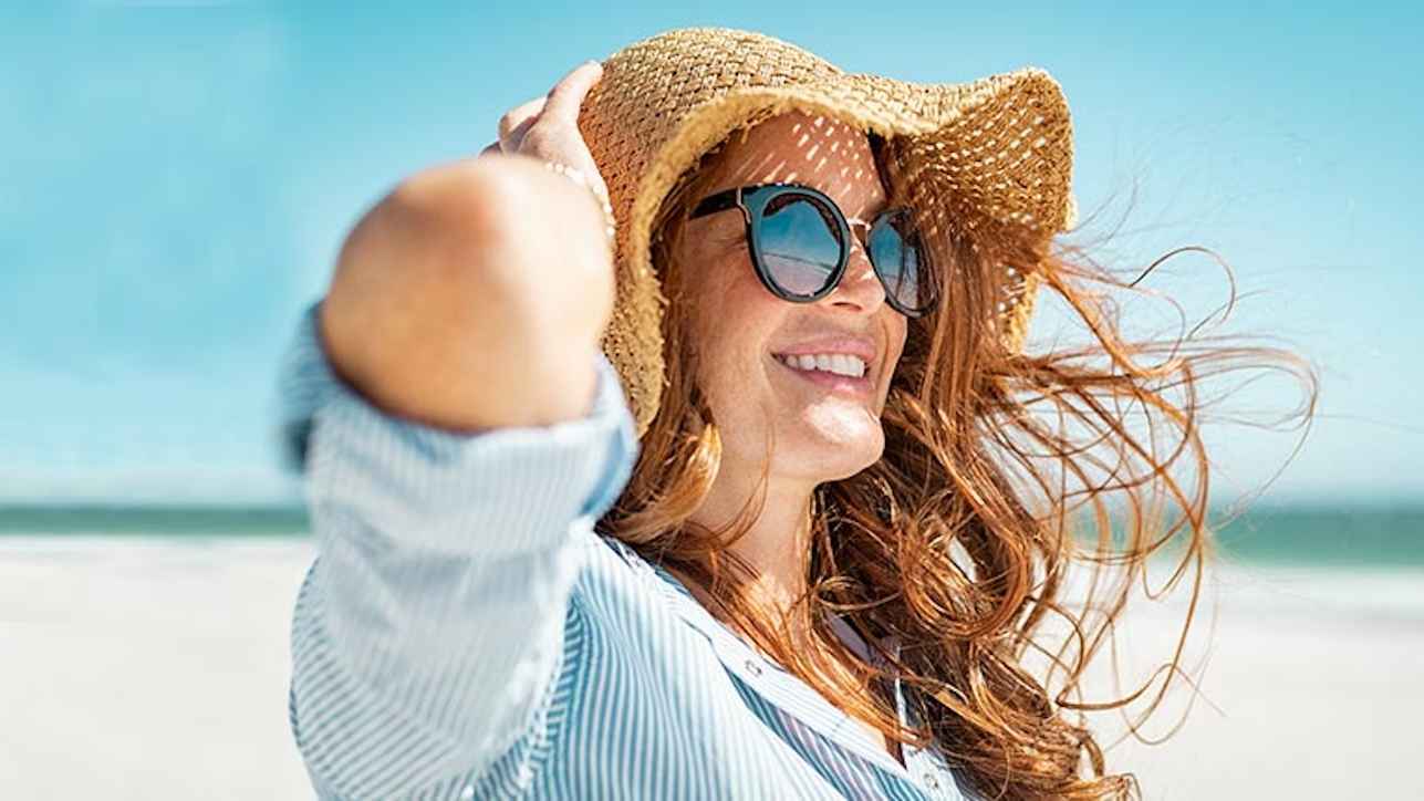 أمامك طريقتان.. هل تحمي النظارة الشمسية عينيك؟