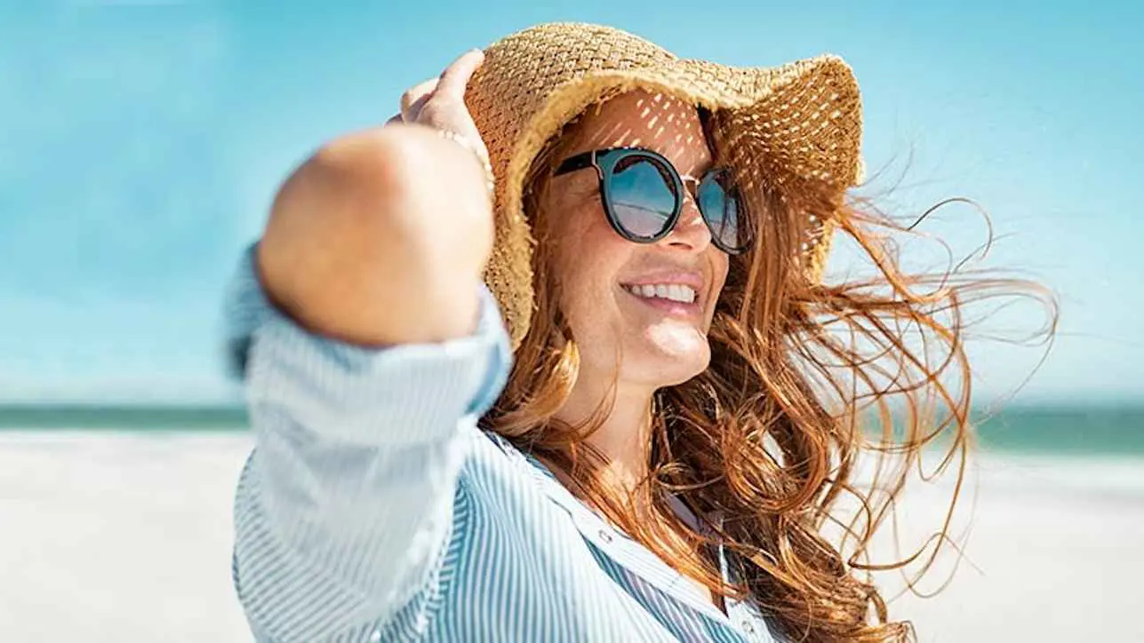 أمامك طريقتان.. هل تحمي النظارة الشمسية عينيك؟