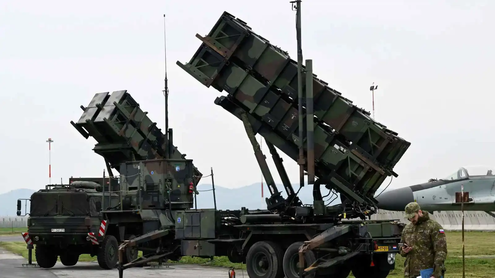 خبراء: روسيا تختبر "صلابة" الناتو بضربات قرب بولندا