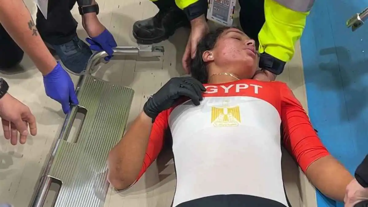 نقلت إلى المستشفى.. سقوط مخيف للاعبة منتخب مصر للدراجات (فيديو)