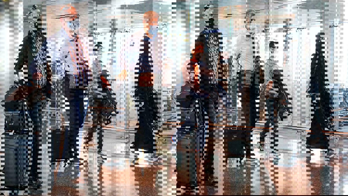 الكويت تعيد العمل في الجهات الحكومية وتحدد الفئات المعفاة من شرط التطعيم للسفر