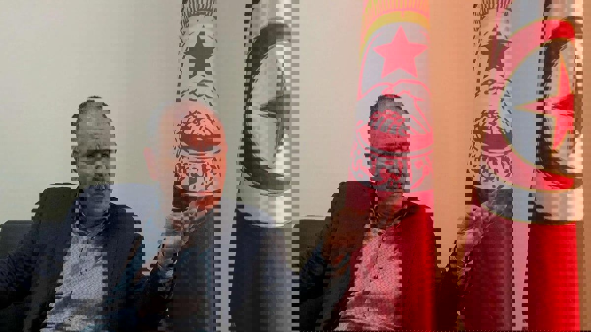 بعد توتر حاد.. اتفاق ينزع فتيل الأزمة بين اتحاد الشغل والحكومة التونسية