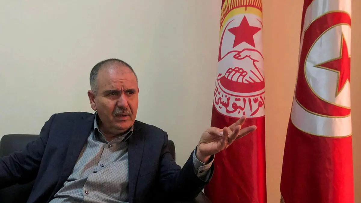 بعد توتر حاد.. اتفاق ينزع فتيل الأزمة بين اتحاد الشغل والحكومة التونسية