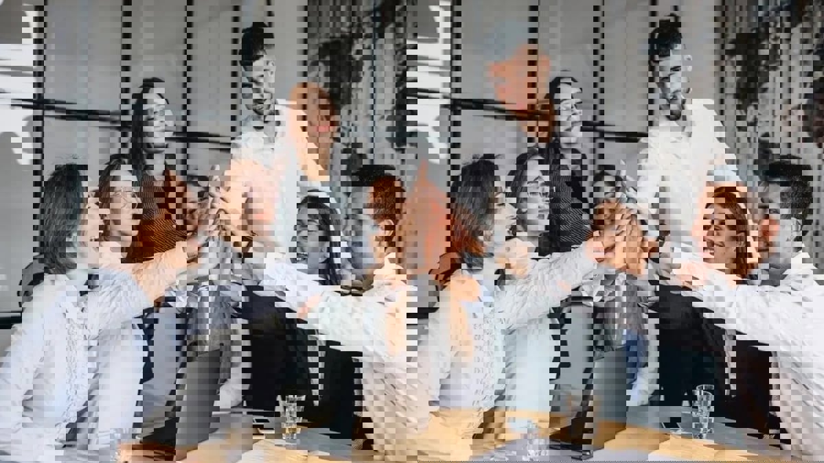 الاختلاط في بيئة العمل يُكسب الرجل خصائص دماغية أنثوية