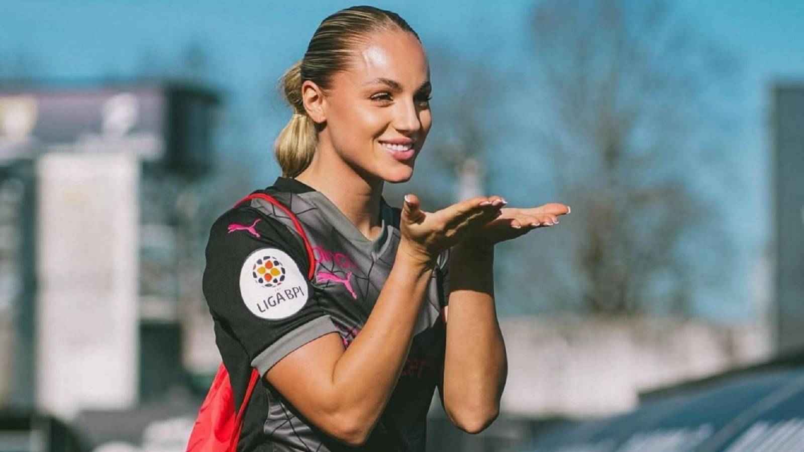 فسخ عقدها أثار ضجة.. من هي "الفاتنة" أنا ماريا ماركوفيتش؟ (فيديو)