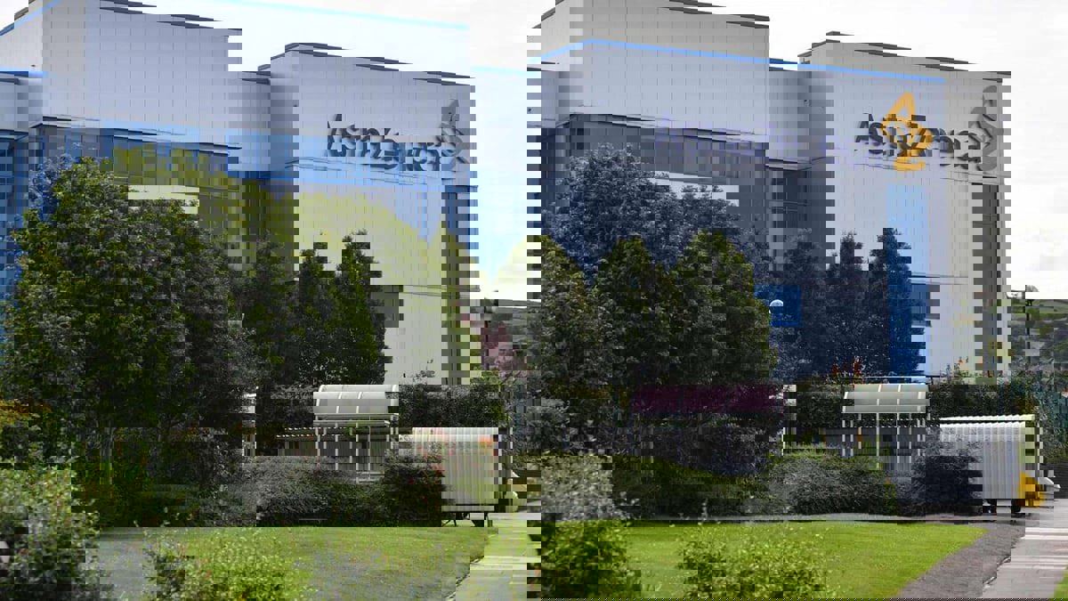 أول دولة في العالم.. البحرين تجيز استخدام عقار "أسترازينيكا" المضاد لكورونا