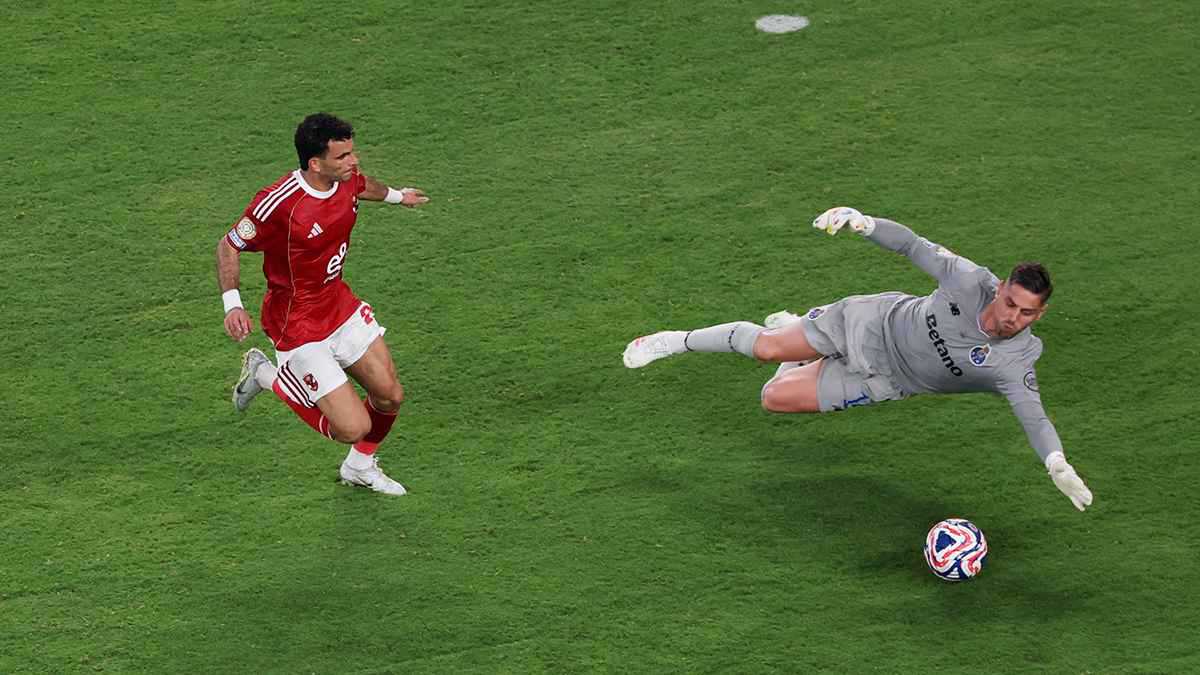 يسخرون مما يخشونه.. رسالة نارية من زيزو لجمهور الزمالك (صورة)