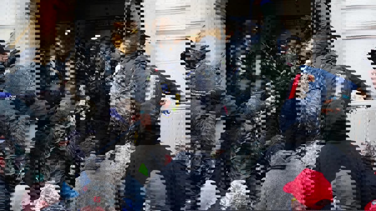 فرار متهم بالاعتداء على الشرطة خلال هجوم الكونغرس إلى روسيا البيضاء