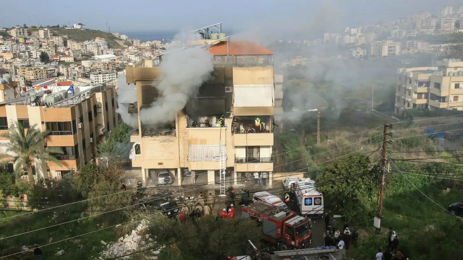 لبنان.. إسرائيل تستهدف سيارة في صيدا (فيديو)