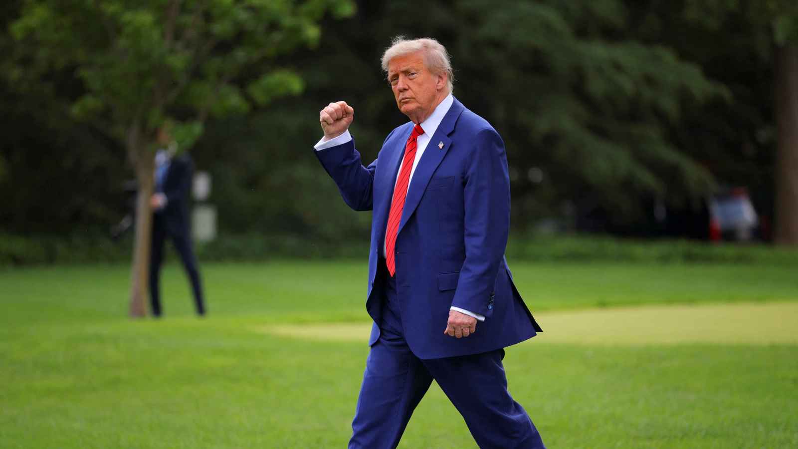 لخدمة سياساته.. كيف أحكم ترامب قبضته على القضاء؟