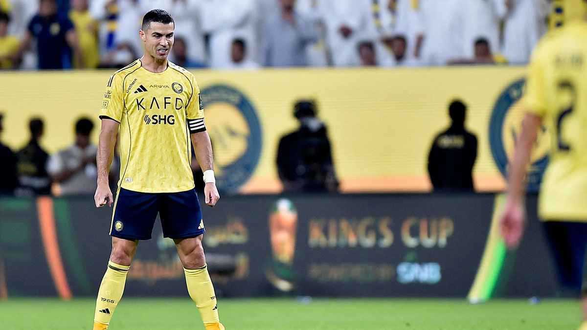 نسبة كارثية.. هل يجب منع كريستيانو رونالدو من تسديد الضربات الثابتة؟