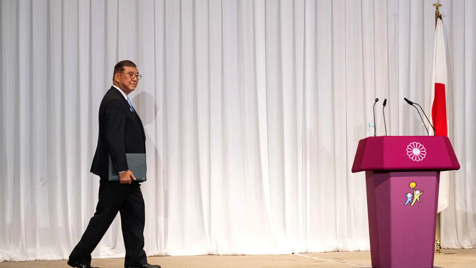 بعد اتفاق تجاري مع ترامب.. رئيس الوزراء الياباني يعتزم الاستقالة