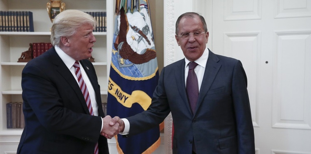 ترامب يدافع عن تقديمه معلومات سرية للروس.. وواشنطن بوست: خرج عن النص بهدف التفاخر