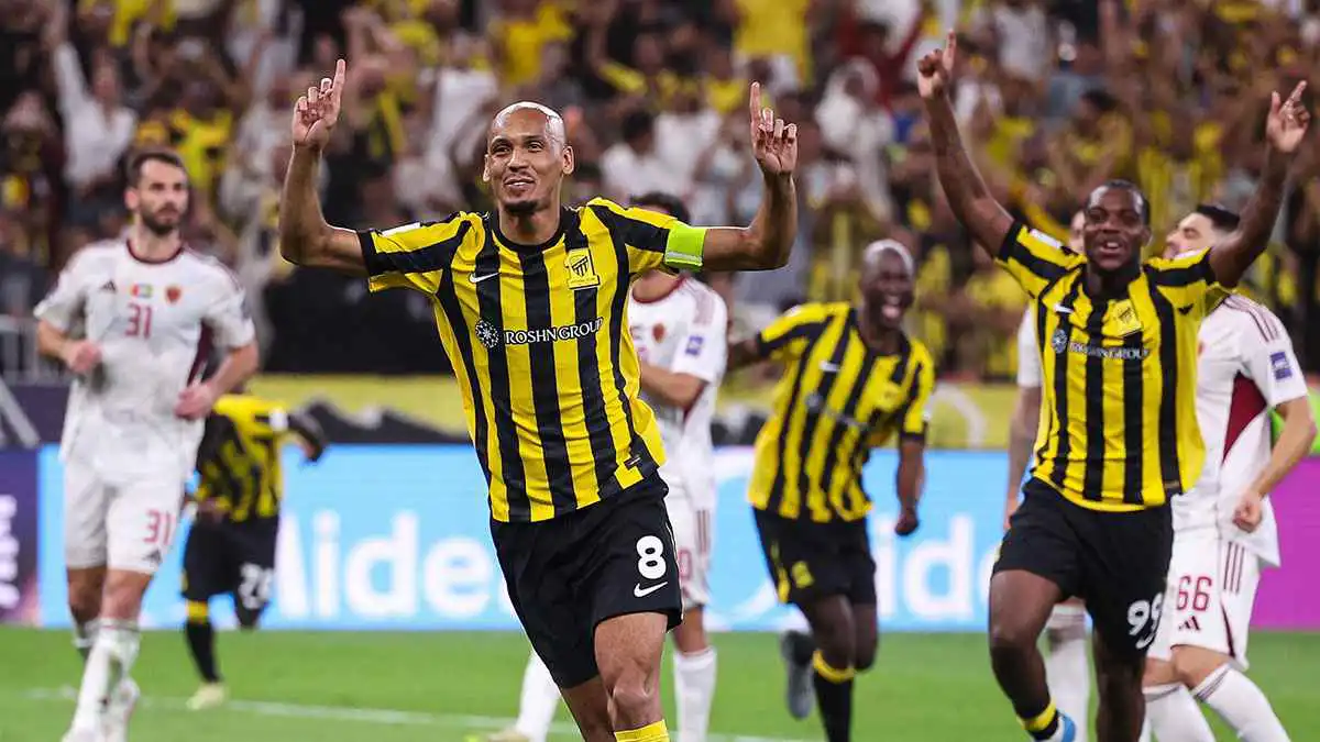 كم بلغت مكافأة كل لاعب في الاتحاد السعودي بعد الفوز على الوحدة؟