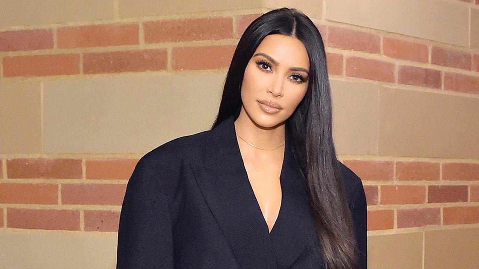 ما سر علاقة كيم كارداشيان بخطيبة جيف بيزوس؟