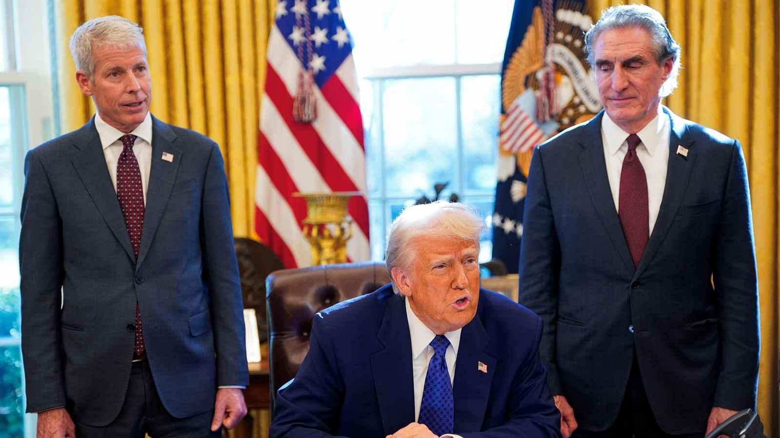 عزل كبار المسؤولين.. ترامب "ينتقم" من إدارة السجلات الوطنية