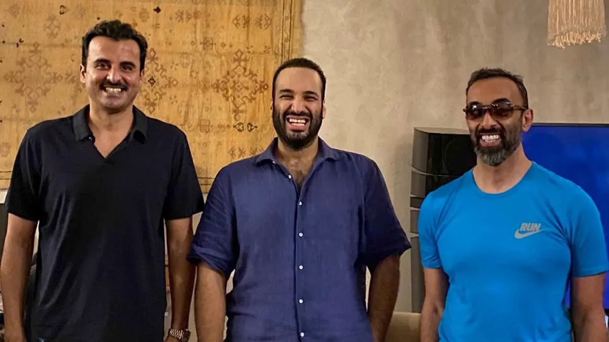 محمد بن سلمان يلتقي تميم بن حمد وطحنون بن زايد بعيدا عن البروتوكول