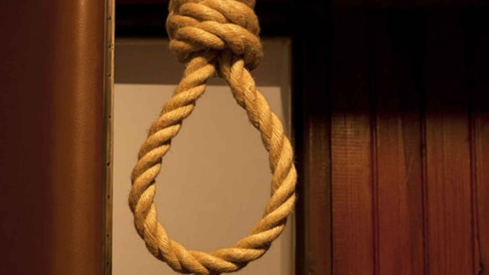 مصر.. "ضغوط الدراسة" تدفع طالبًا في كلية الطب إلى شنق نفسه