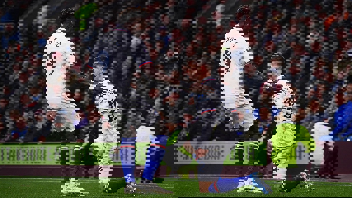 تشيلسي يكتسح بيرنلي برباعية ويقفز إلى المركز الرابع في ترتيب الدوري الإنجليزي (فيديو)