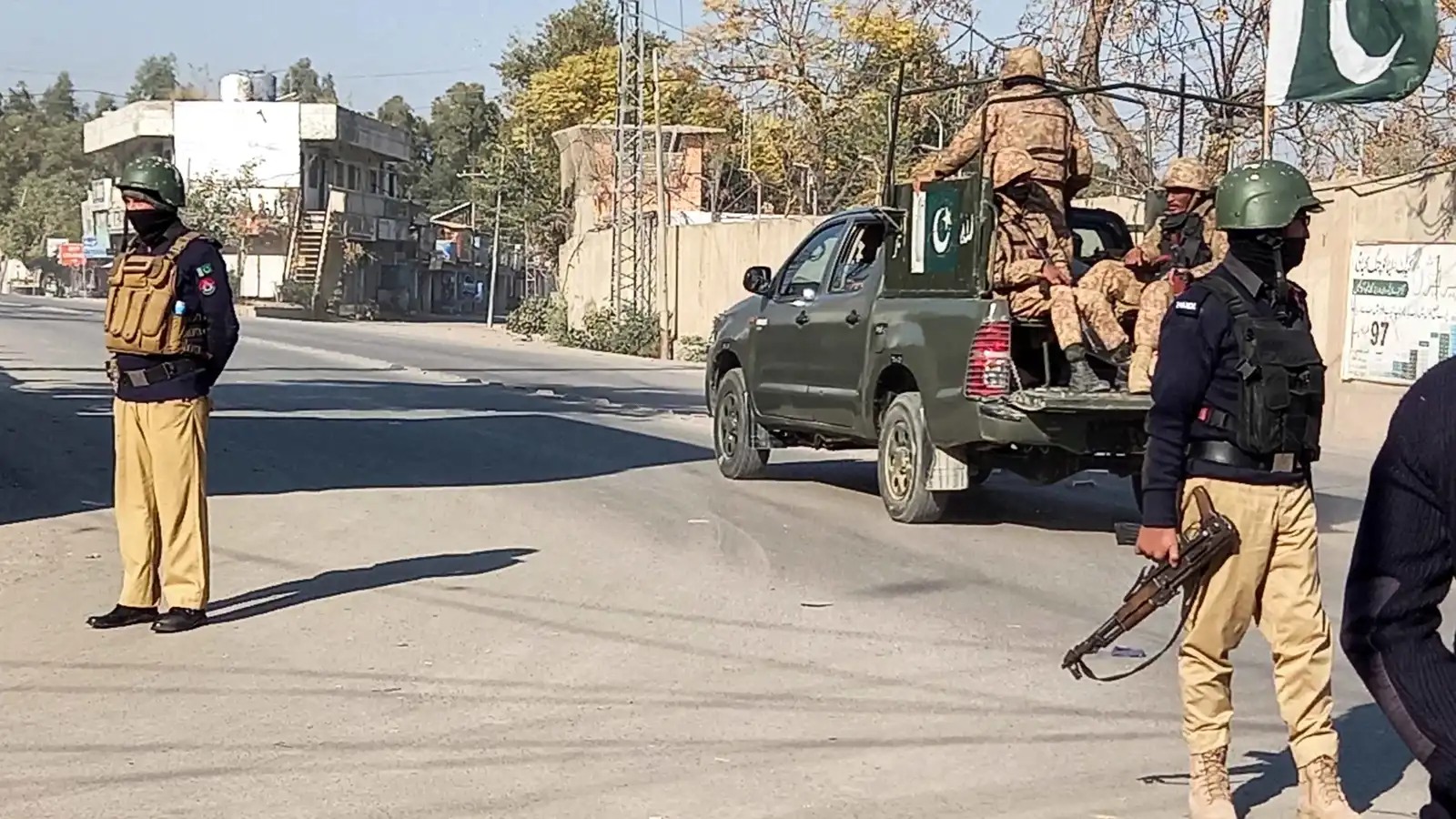 الشرطة الباكستانية تعتقل مراهقة جُنّدت لتنفيذ تفجير ضخم في البلاد