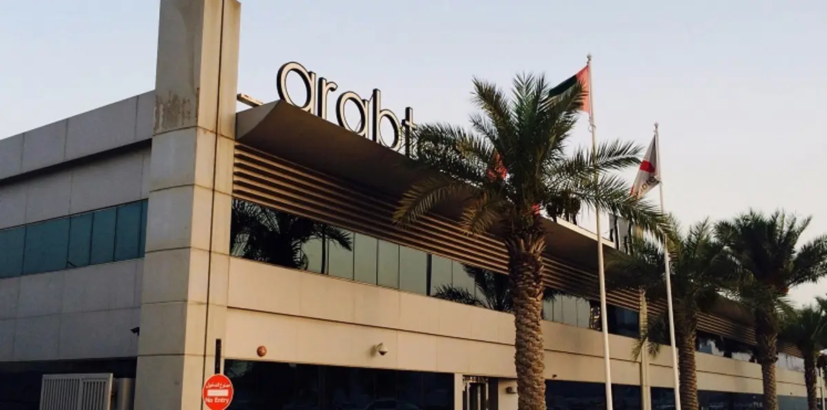 تراجع أسهم "أرابتك" الإماراتية يدفع بورصتي دبي وأبوظبي للهبوط