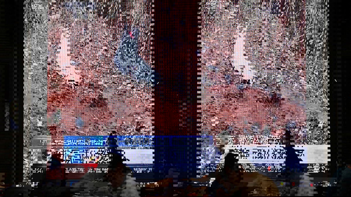 العثور على أحد الصندوقين الأسودين من طائرة "شرق الصين" المنكوبة