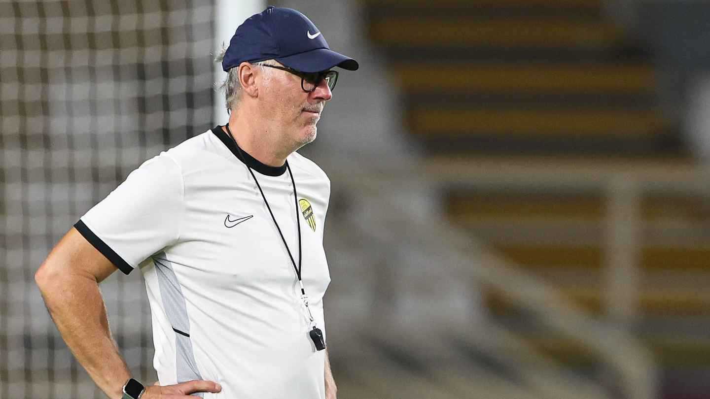 عبدالله فلاته يشن هجوما على لوران بلان: يبحث عن الشرط الجزائي (فيديو)