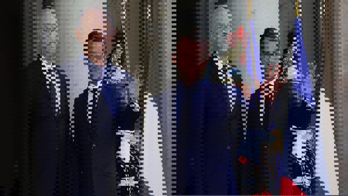 تتفاقم يوماً بعد يوم.. سعيّد وماكرون يبحثان ظاهرة الهجرة غير النظامية