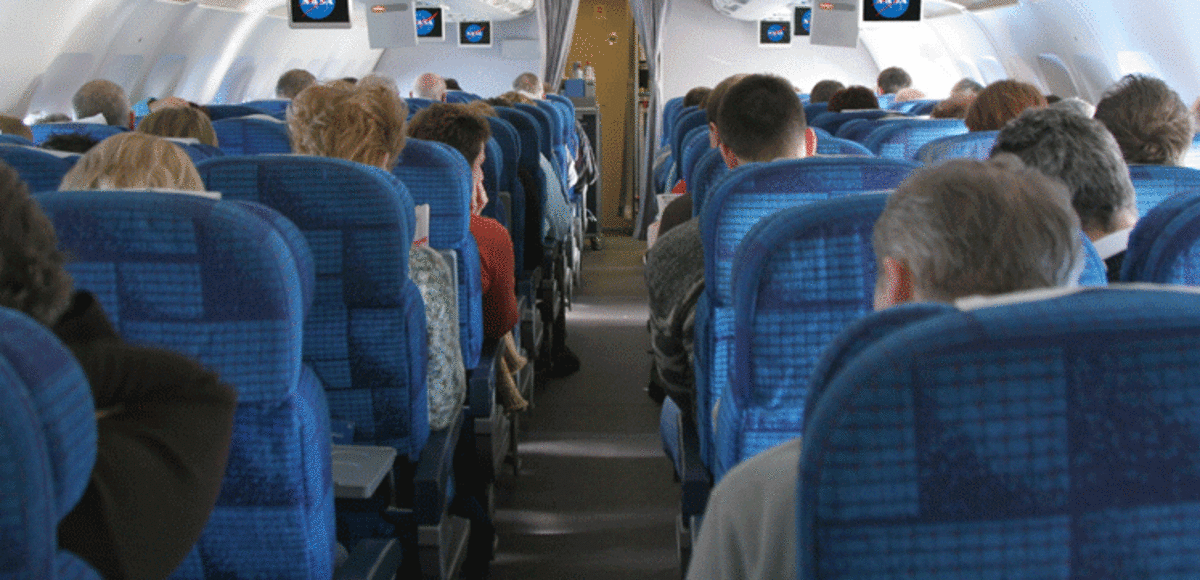 مصرية تهدد بتفجير طائرة بجازان السعودية