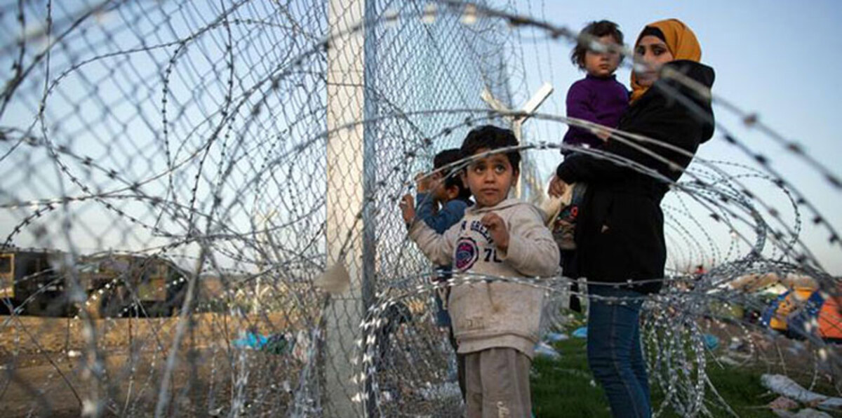 اليونان تحتجز أطفال المهاجرين في زنازين مليئة بالحشرات والفئران