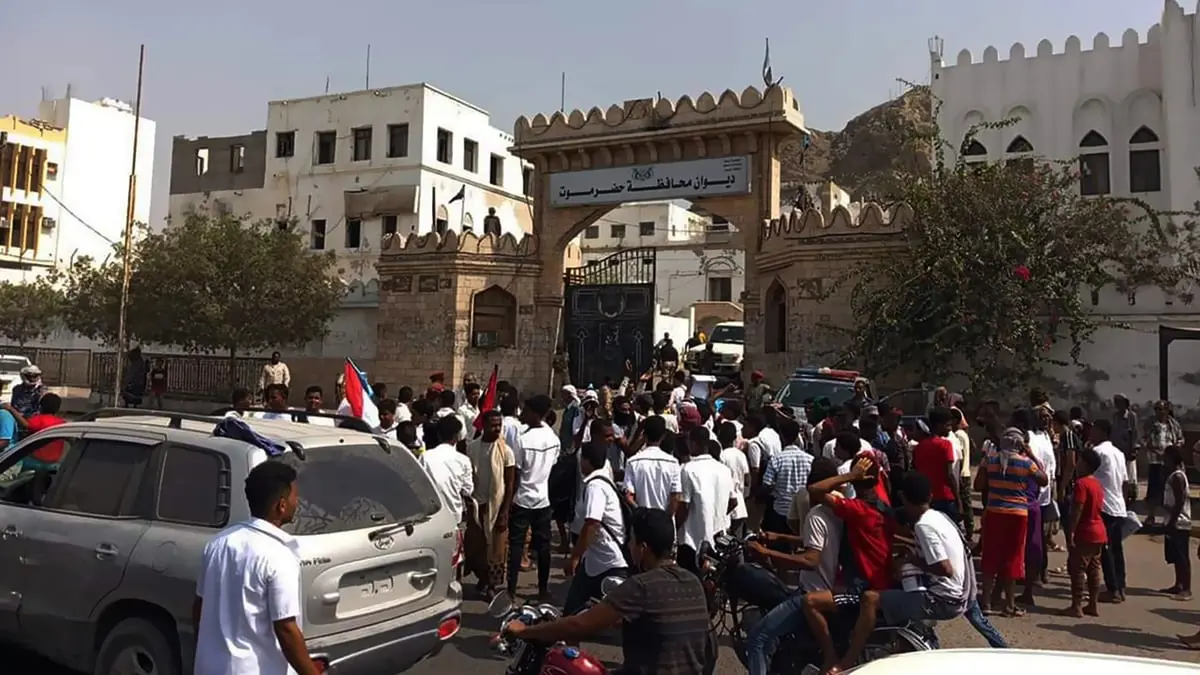 اليمن.. القوات الحكومية تمنع المحتجين من الوصول إلى سيئون