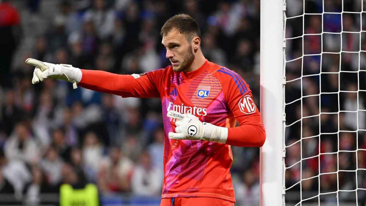 بعد لاكازيت.. نيوم يلاحق لاعبًا جديدًا في أولمبيك ليون‎