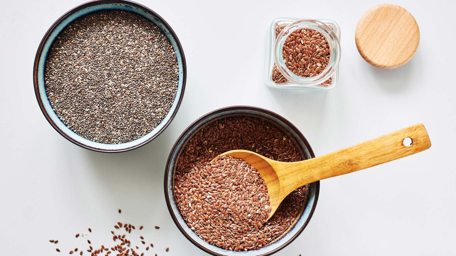 بذور الشيا أم الكتان.. أيهما الأفضل لصحتك؟