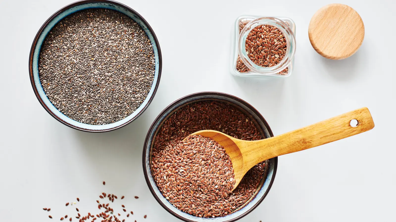 بذور الشيا أم الكتان.. أيهما الأفضل لصحتك؟