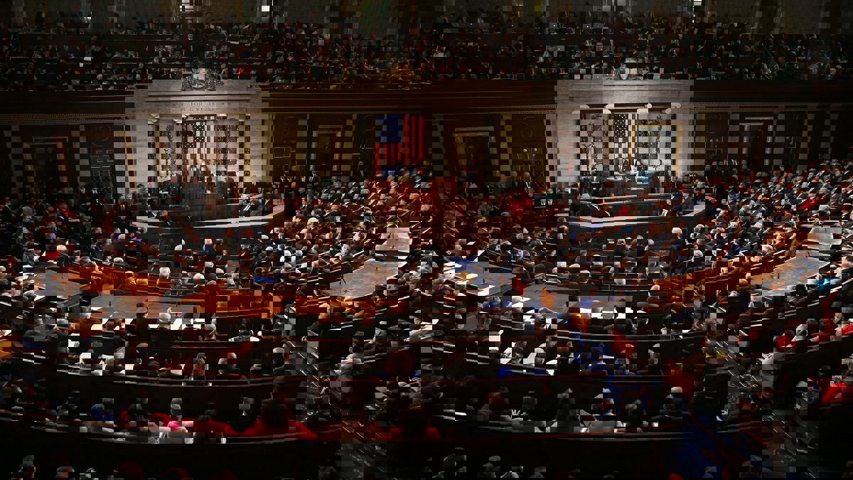 "كورونا" يداهم الكونجرس الأمريكي ويصيب نائبين