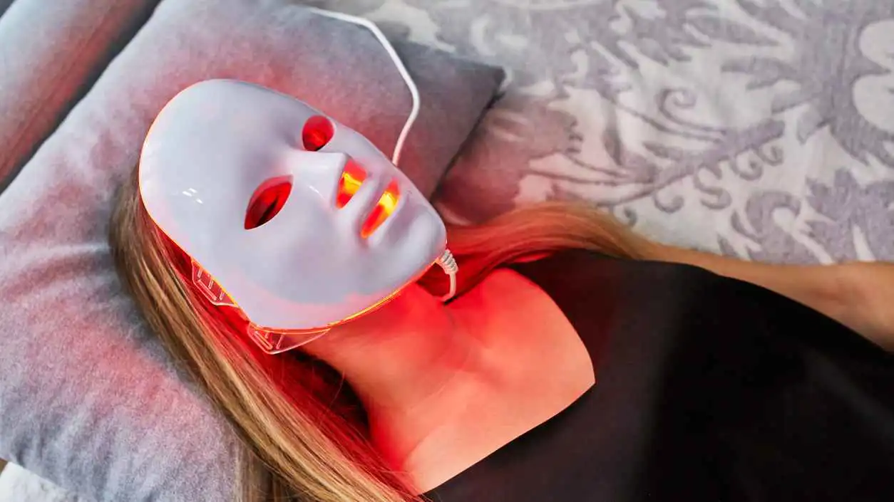 "رهاب عيوب البشرة".. عندما يصبح اهتمامك بجمالك مرضاً