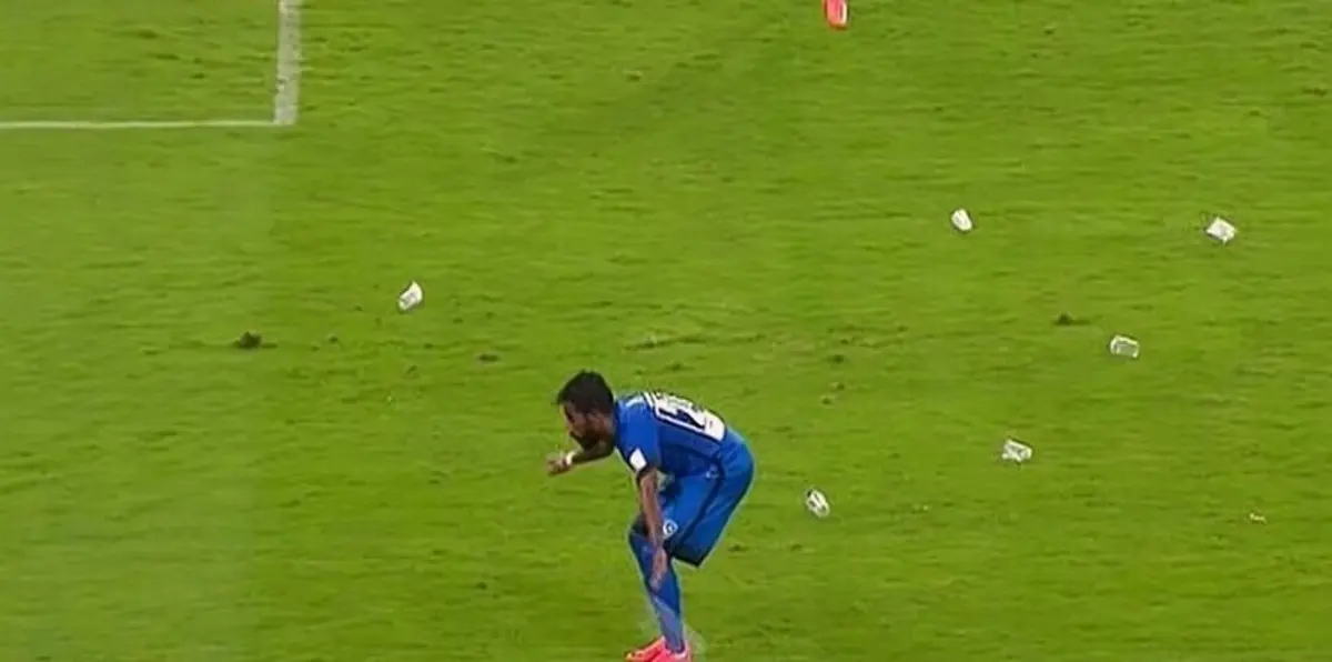 رقصة نواف العابد تخطف الأضواء في مباراة الاتحاد والهلال (فيديو)‎