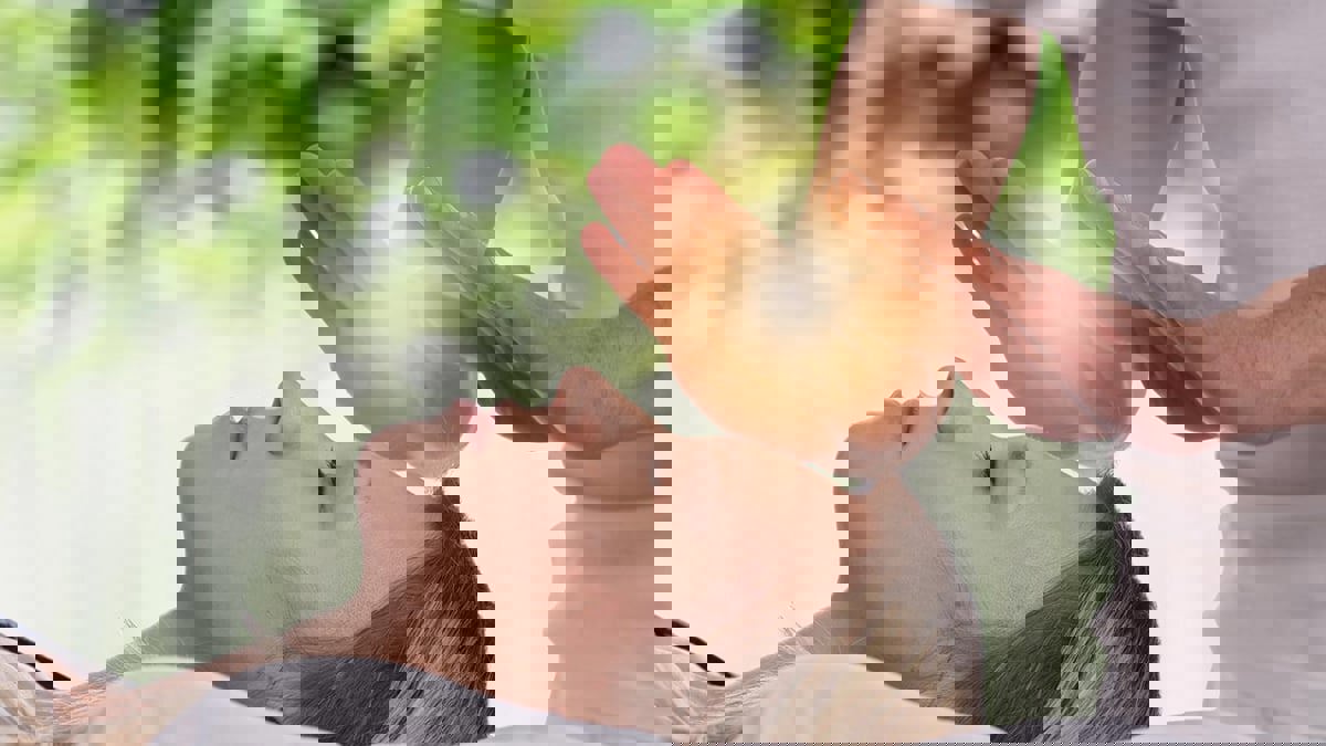 "الريكي".. علاج ياباني بـ"الطاقة"