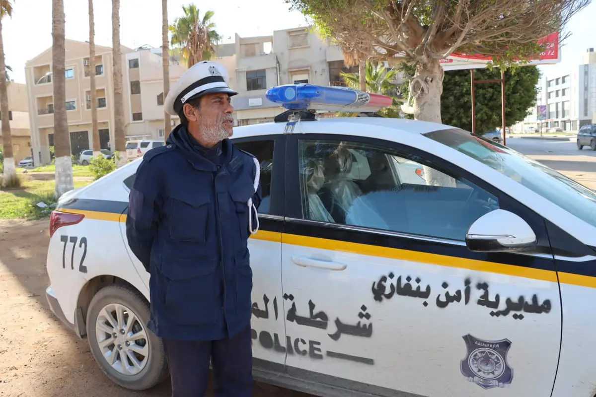 شاب يعتدي على والدته ويهدد بحرقها داخل منزلها في ليبيا