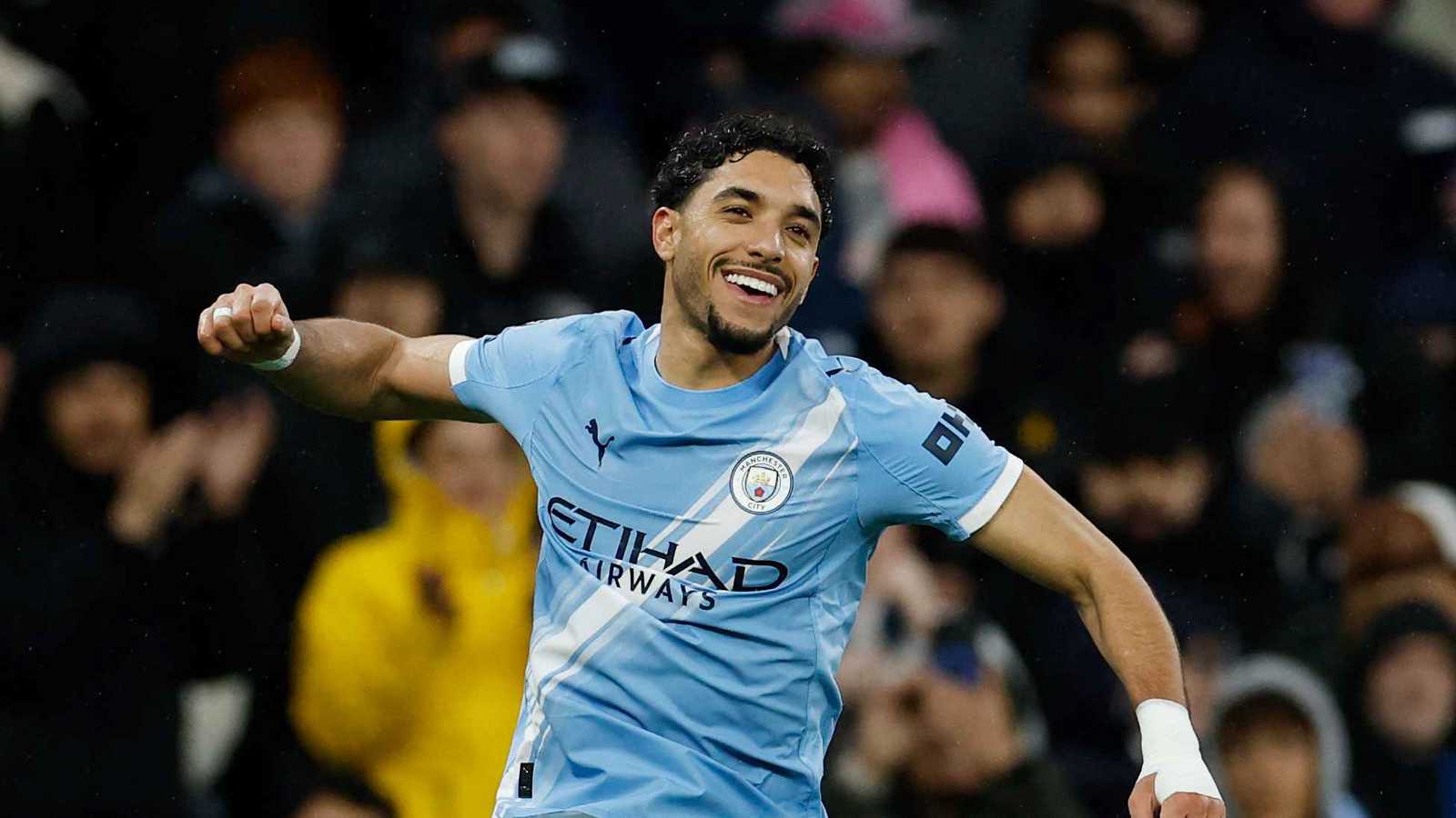بعد اهتمام برشلونة.. مانشستر سيتي يحسم مصير عمر مرموش 