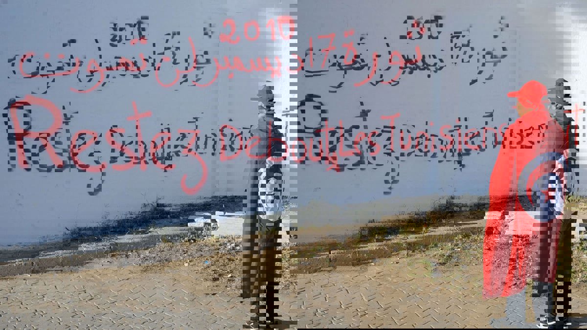 انتقادات لقيس سعيد بعد تغيير تاريخ الثورة التونسية: "خرق للدستور واعتداء على ذاكرة الشعب"