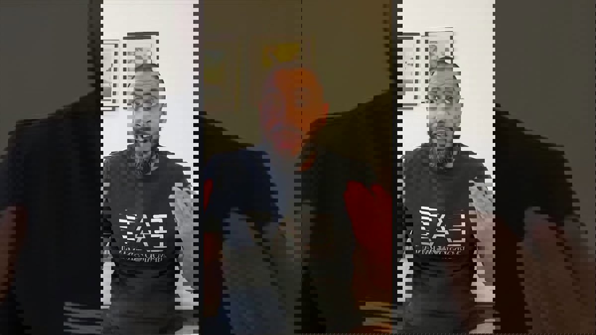 المشهور السعودي "عبودي باد" يروي بتأثر تفاصيل الأيام الأخيرة لوالدته